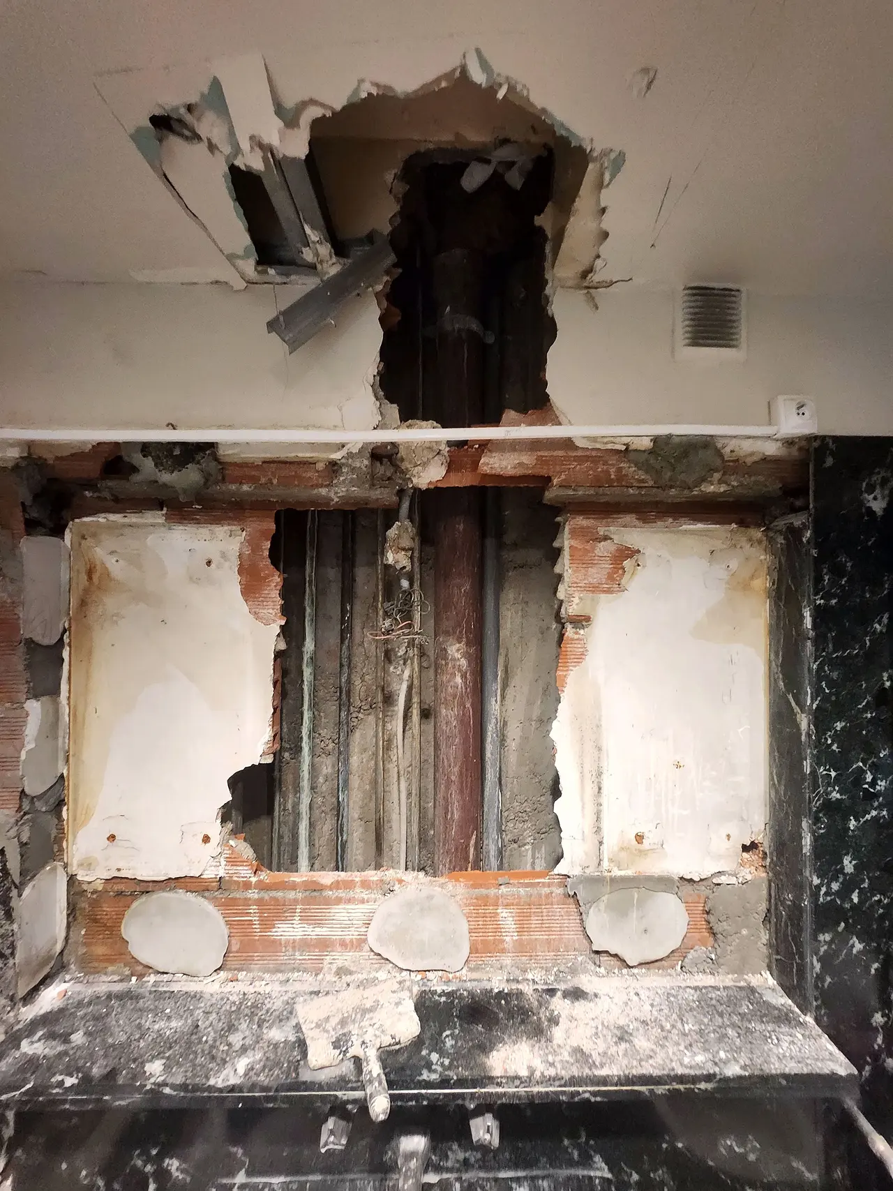 La salle de bains pendant la dépose.